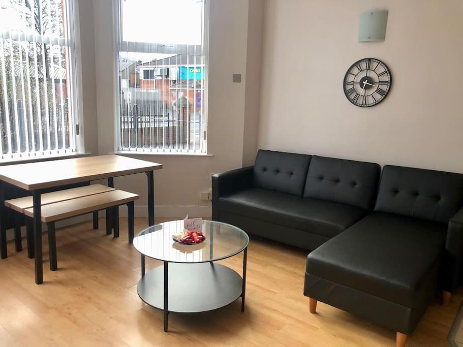 Cliftonville Apartments Belfast Esterno foto
